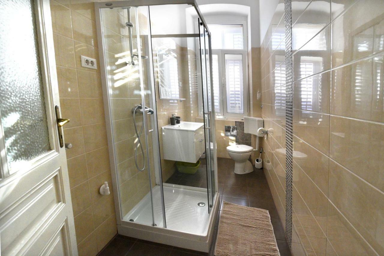 Four Modern Apartment'S At Antique Villa, Castropola 8, Pula, City Center Luaran gambar